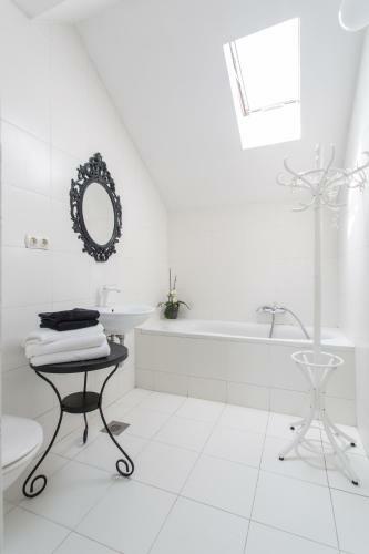 Lovely 3-bedroom Skyline Apartment