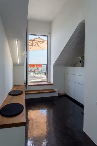 Lovely 3-bedroom Skyline Apartment
