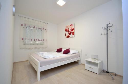 Apartment Tribunj 16884b