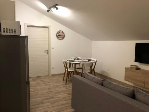 Ideal Holiday Apartment 1
