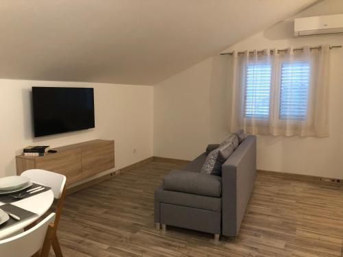 Ideal Holiday Apartment 1