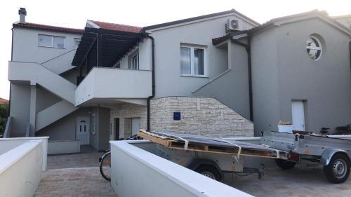 Ideal Holiday Apartment 1