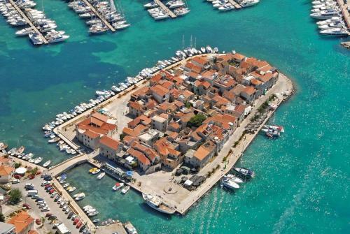 Spacious Two Bedroom Apartment With Private Pool