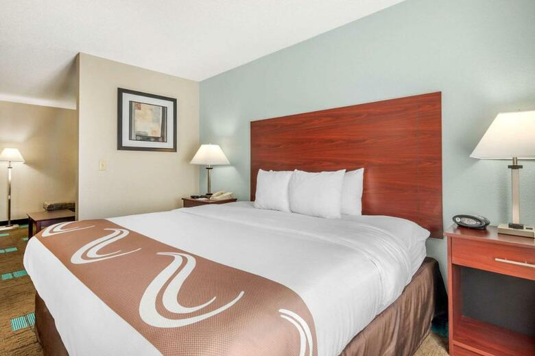 Hotel Quality Suites Airport Kansas City