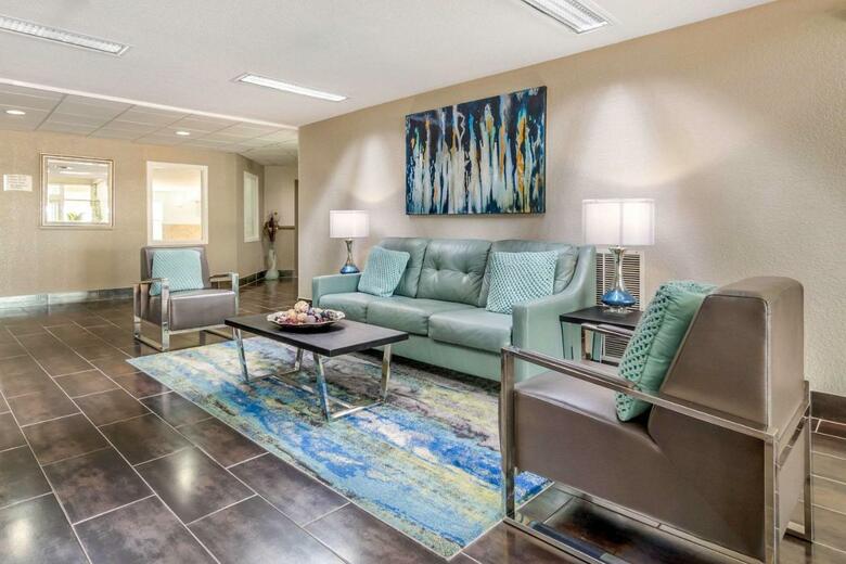 Hotel Quality Suites Airport Kansas City