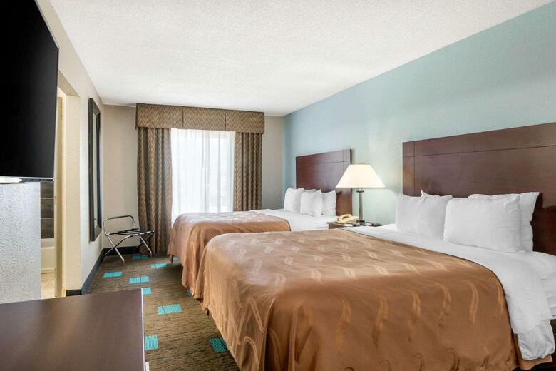 Hotel Quality Suites Airport Kansas City