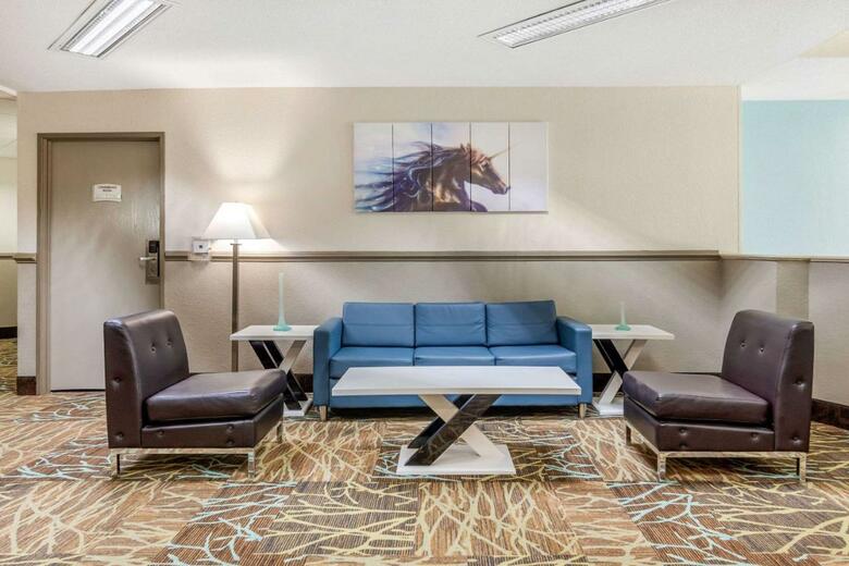 Hotel Quality Suites Airport Kansas City