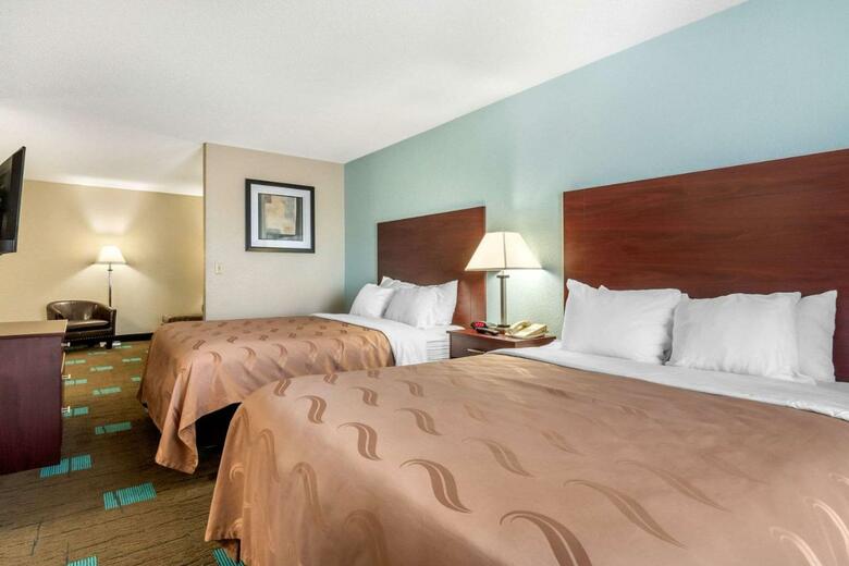 Hotel Quality Suites Airport Kansas City