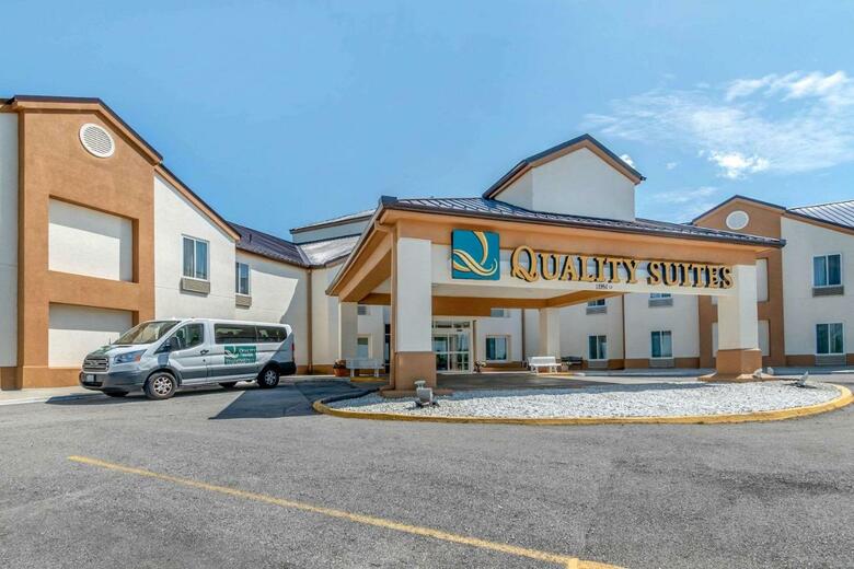 Hotel Quality Suites Airport Kansas City
