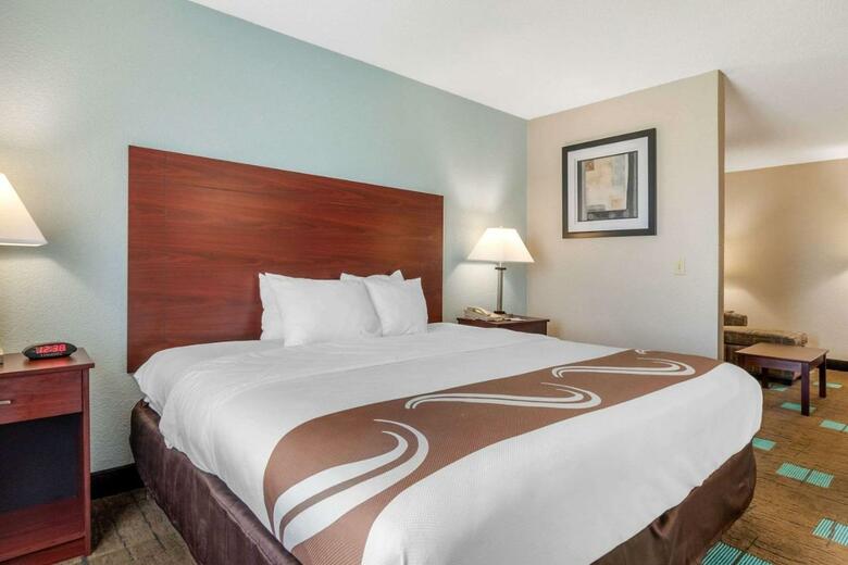 Hotel Quality Suites Airport Kansas City