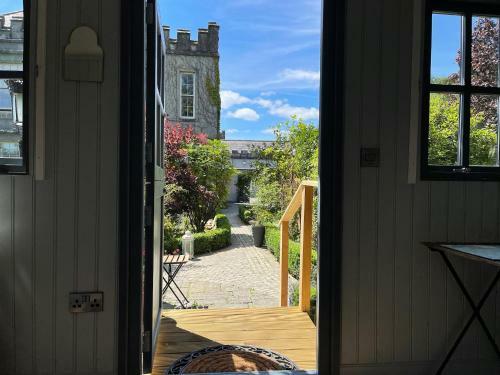 Lodge Lilac Hut Shepherds Hut