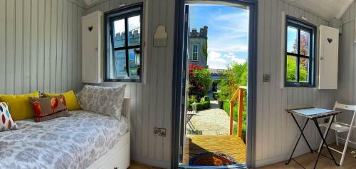 Lodge Lilac Hut Shepherds Hut