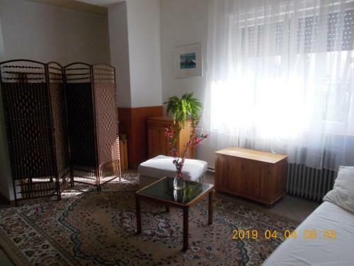 Thelena Apartman