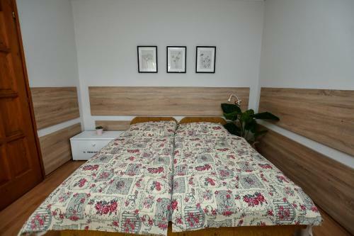 Hostal Marika Vend�gh�za