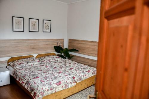 Hostal Marika Vend�gh�za