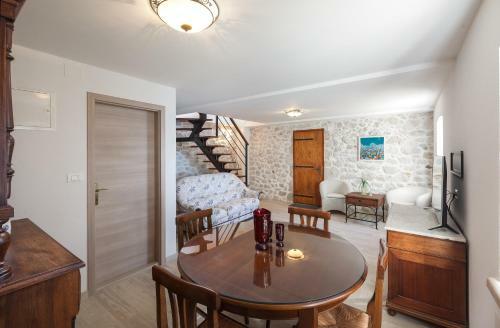 House Pasalich