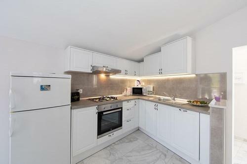 Holiday House Alina With Heated Pool