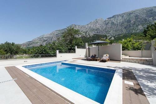 Holiday House Alina With Heated Pool
