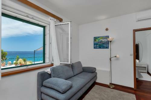 Beachfront Apartment Nives