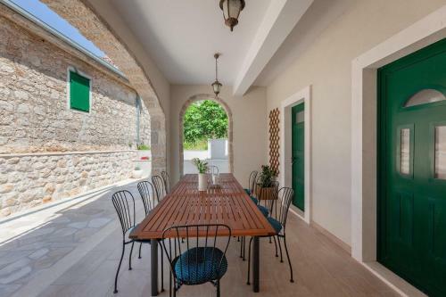 Villa Nina With Heated Pool & Seaview