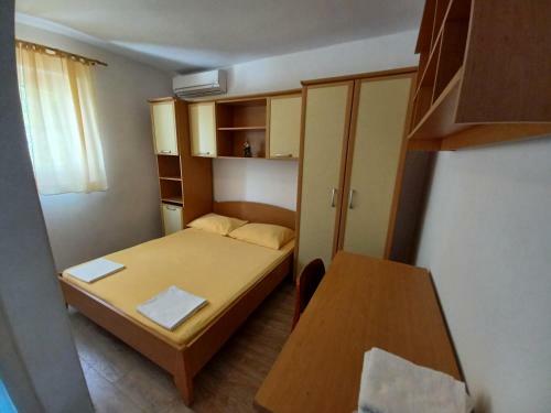 Apartments Lali? - A Spacious Three Bedroom Apartment With A Sea View