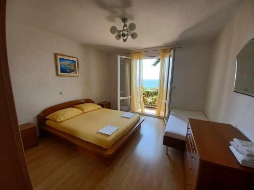 Apartments Lali? - A Spacious Three Bedroom Apartment With A Sea View