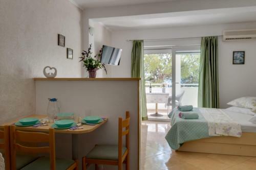 Apartments Mare - Beachfront
