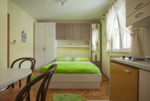 Studio Apartments Marijan - Beachfront