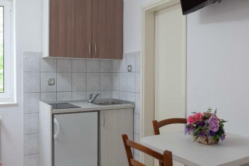 Studio Apartments Marijan - Beachfront