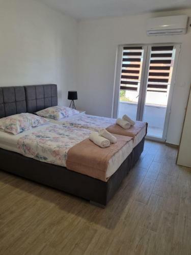 Hostal Rooms & Apartments Mirakul