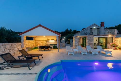 Villa Barbara - Olive Paradise, With Chlorine-free Pool