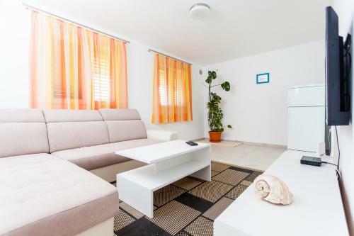 Villa Barbara - Olive Paradise, With Chlorine-free Pool