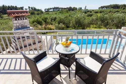 Villa Barbara - Olive Paradise, With Chlorine-free Pool