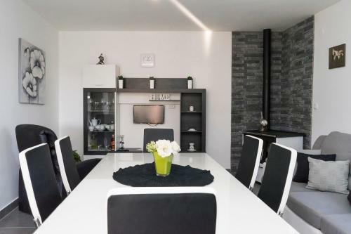 Holiday House Roza