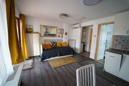 Hostal Tulip Home Guest House