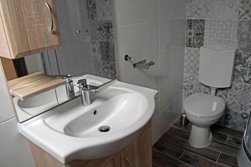 Vatus Apartmanh�z V�c