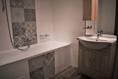 Vatus Apartmanh�z V�c