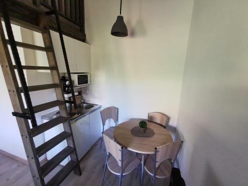 Vali N�ni Kif?zde �s Apartman