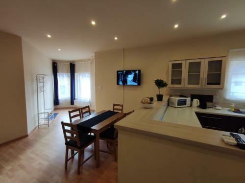 Apartamento Budapest Airport , Accommodation In Vecs�s
