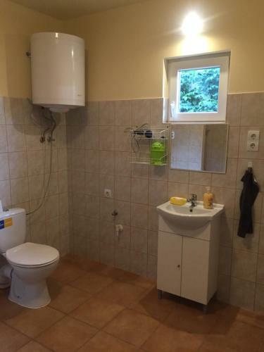 Apartamento Budapest Airport , Accommodation In Vecs�s