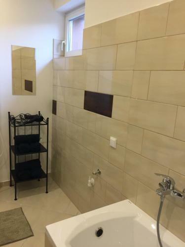 Apartamento Budapest Airport , Accommodation In Vecs�s