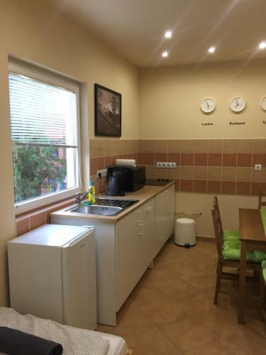 Apartamento Budapest Airport , Accommodation In Vecs�s