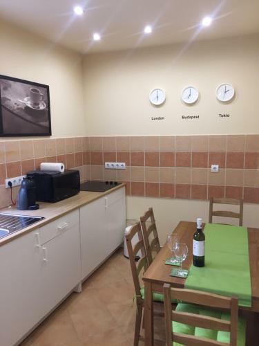 Apartamento Budapest Airport , Accommodation In Vecs�s