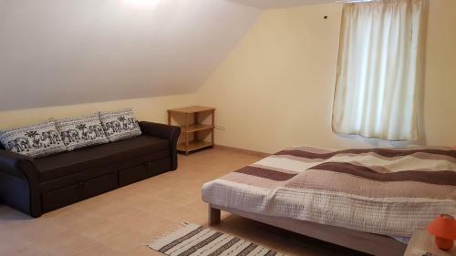 Hostal F?cz�ny Pince �s Vend�gh�z