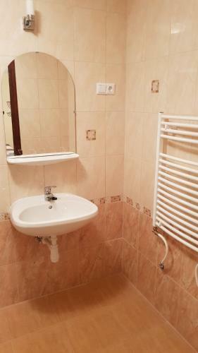 Hostal F?cz�ny Pince �s Vend�gh�z