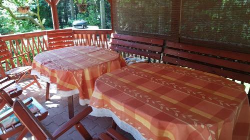 Hostal F?cz�ny Pince �s Vend�gh�z