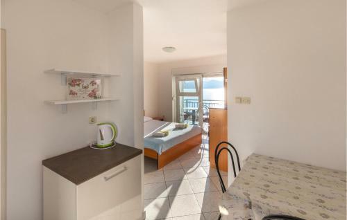 Beautiful Apartment In Klek With