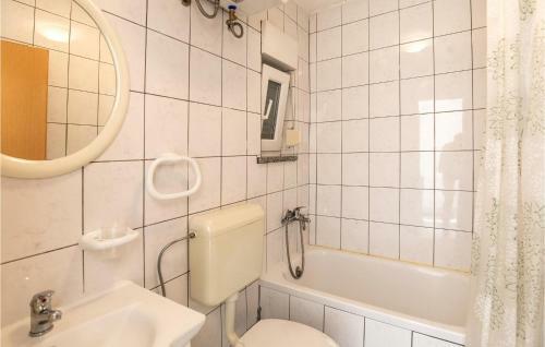Beautiful Apartment In Klek With
