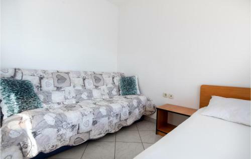 Beautiful Apartment In Klek With