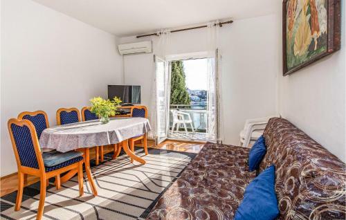 Awesome Apartment In Klek With 2 Bedrooms